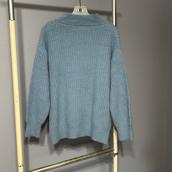 SHEIN Light Blue Sweater. One size fits all - Picture 2 of 5